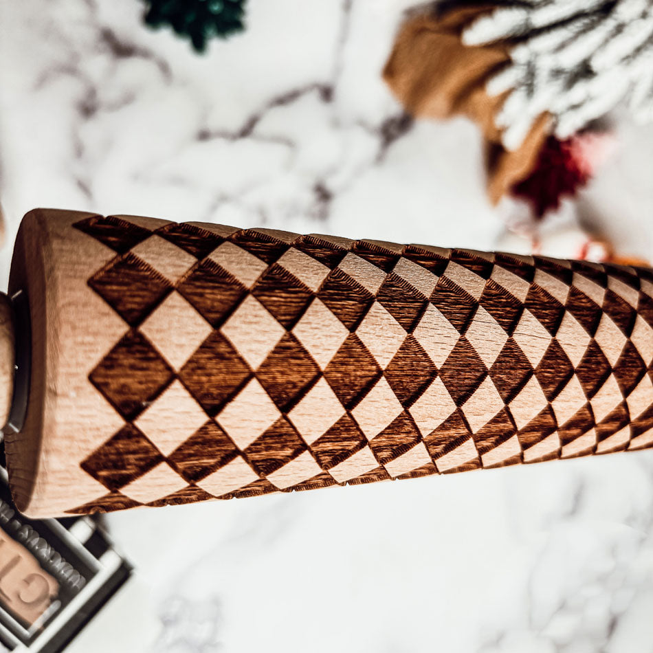 Embossed Rolling Pin with Cookie Cutter - Dough Roller - Gift Set