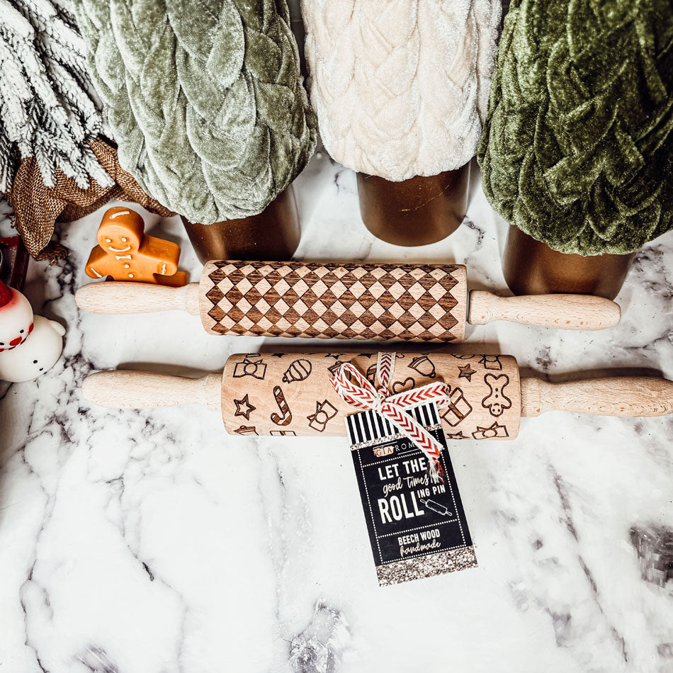 Embossed Rolling Pin with Cookie Cutter - Dough Roller - Gift Set